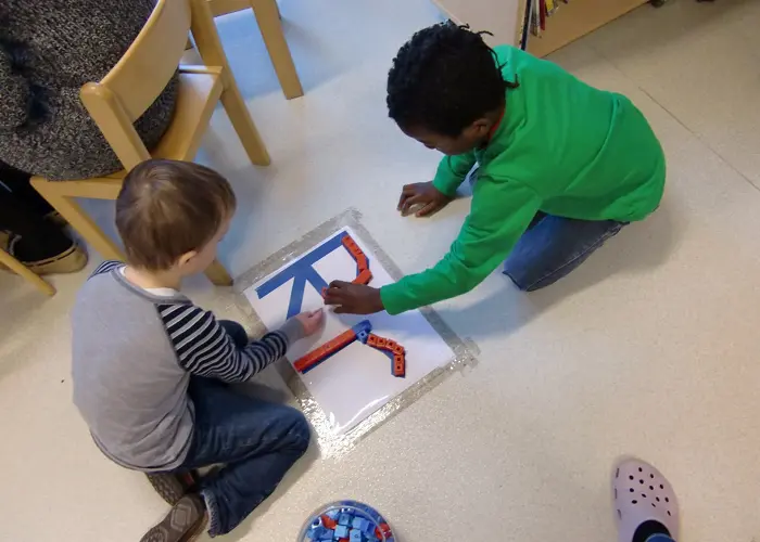 آموزش زبان انگلیسی کودکان (۷ تا ۱۲ سال) 10 اشتباهات رایج در آموزش انگلیسی به کودکان