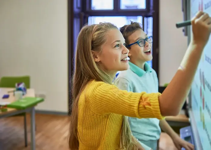 آموزش زبان انگلیسی برای نوجوانان 16 تفاوت روشهای سنتی و مدرن آموزش زبان برای نوجوانان