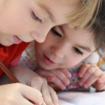 بهترین سن یادگیری زبان انگلیسی 7 1209raisingbilingual kids 1