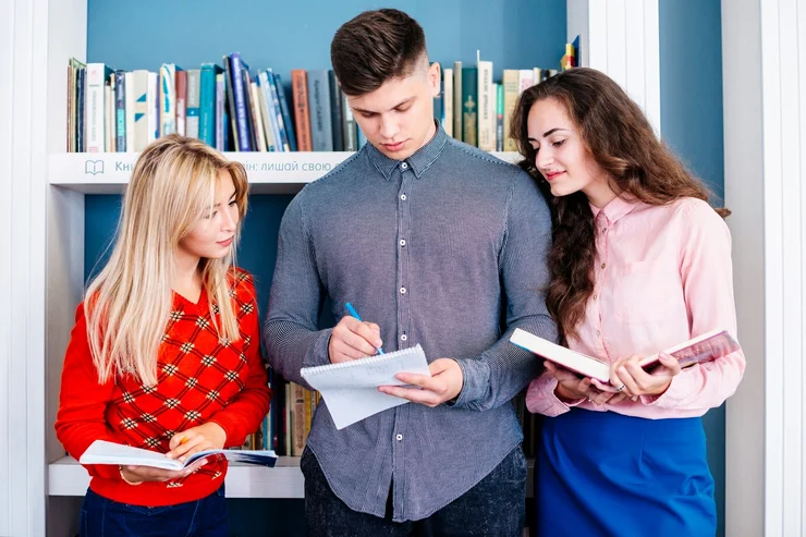 ستراتژی های تدریس ESL برای کمک به زبان آموزان برای رسیدن به سطح بالاتر