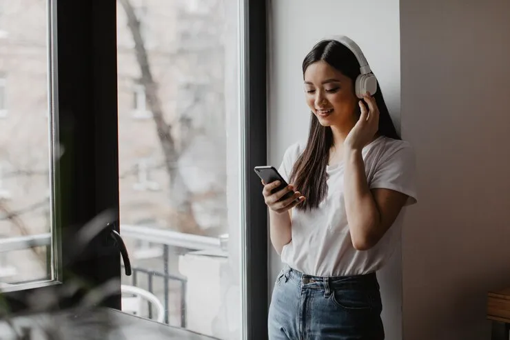 اپلیکیشن های مفید برای تمرین گوش دادن به زبان انگلیسی