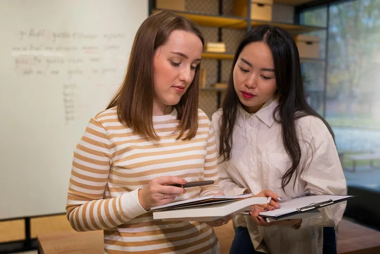 آموزش گرامر سوال ساختن با Whose با ذکر مثال