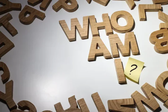 آموزش گرامر Who Whom Whose با ذکر تمرین