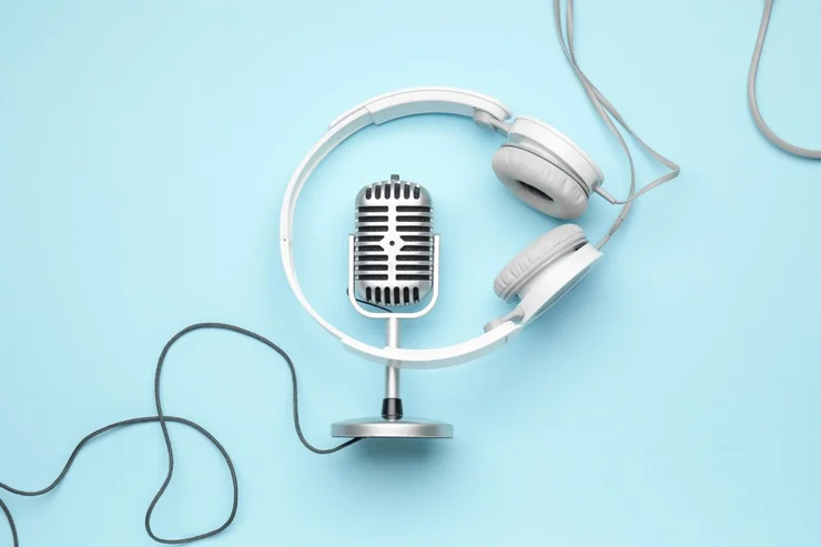 How to improve English listening skills using podcasts