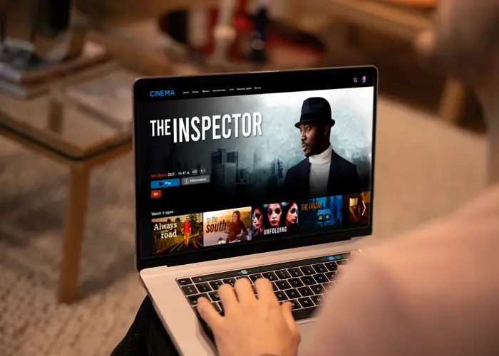 آیا یادگیری زبان انگلیسی با فیلم واقعاً مؤثر است؟ 3 مزایای یادگیری زبان انگلیسی با فیلمها و سریالها