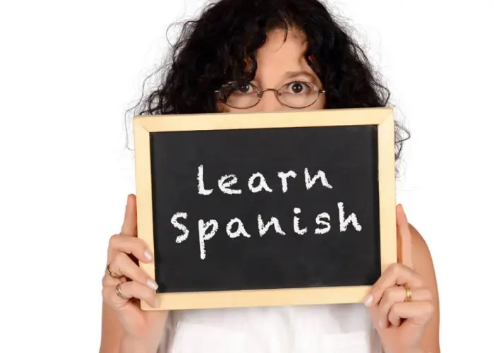 تاثیر سن و تجربه زبانی بر مدت زمان یادگیری اسپانیایی